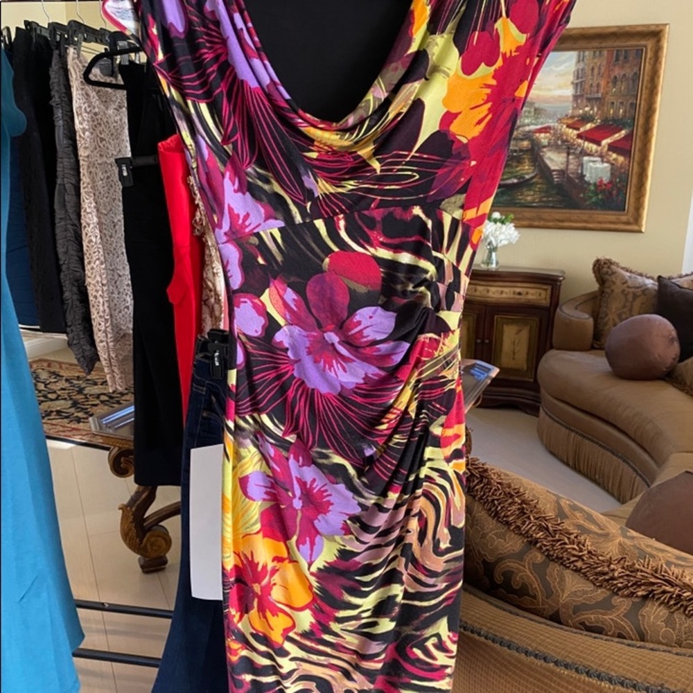 Dresses - Picture 7 of 15